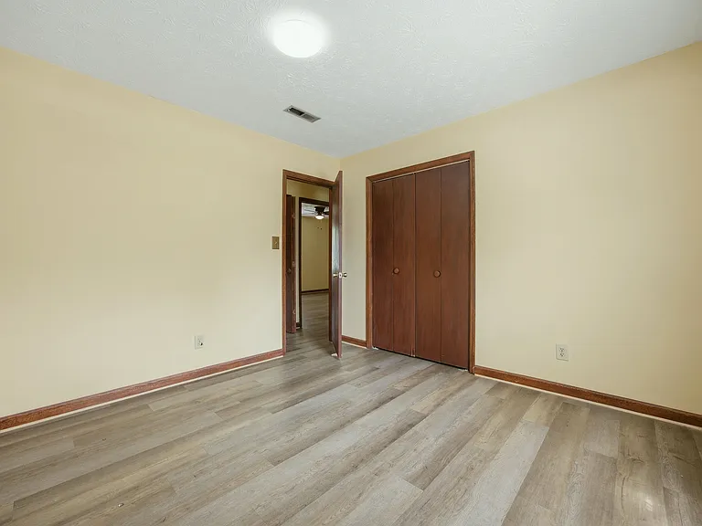 1701 Rose Garden Ln — Photo 3