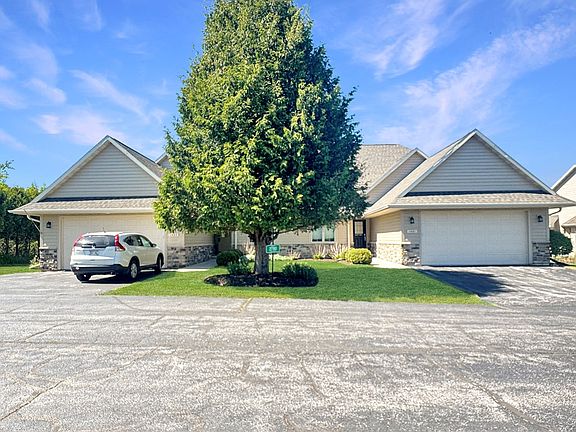 3rd image of 2780 Arbor Dr Unit 1402