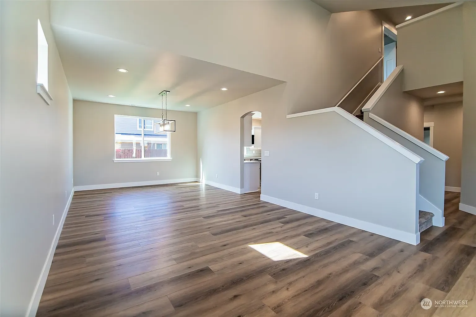 6 bed, 3334 sqft, $4,000 — Photo 3