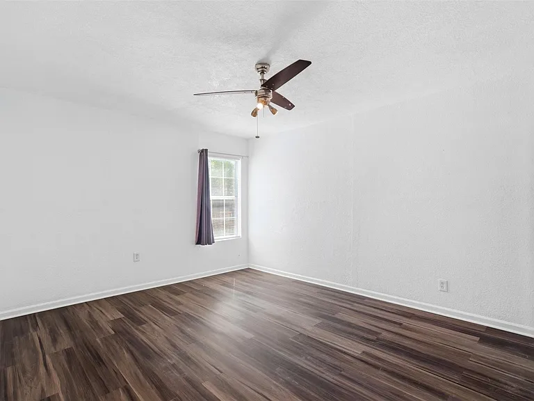 206 Oscar St — Photo 15