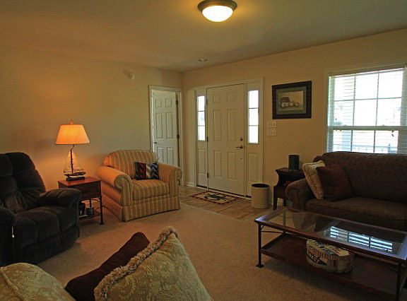 5th image of 107 Byway Cir