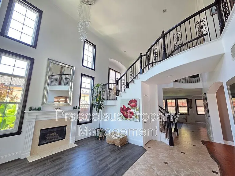 2819 Savannah Ct — Photo 10