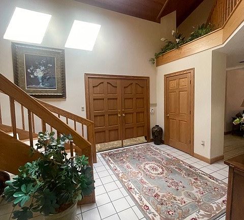 2nd image of 104 Hickory Knls