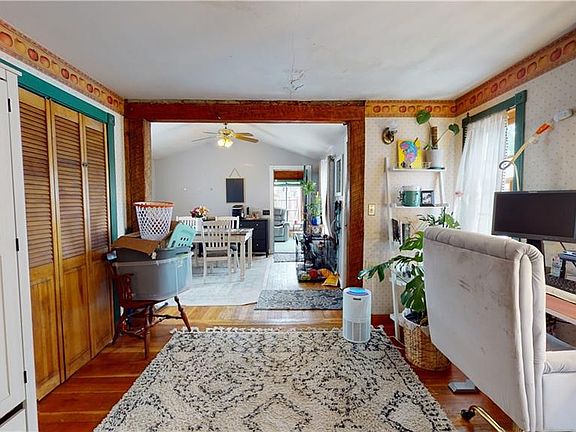 5th image of 25 Fordson Ave