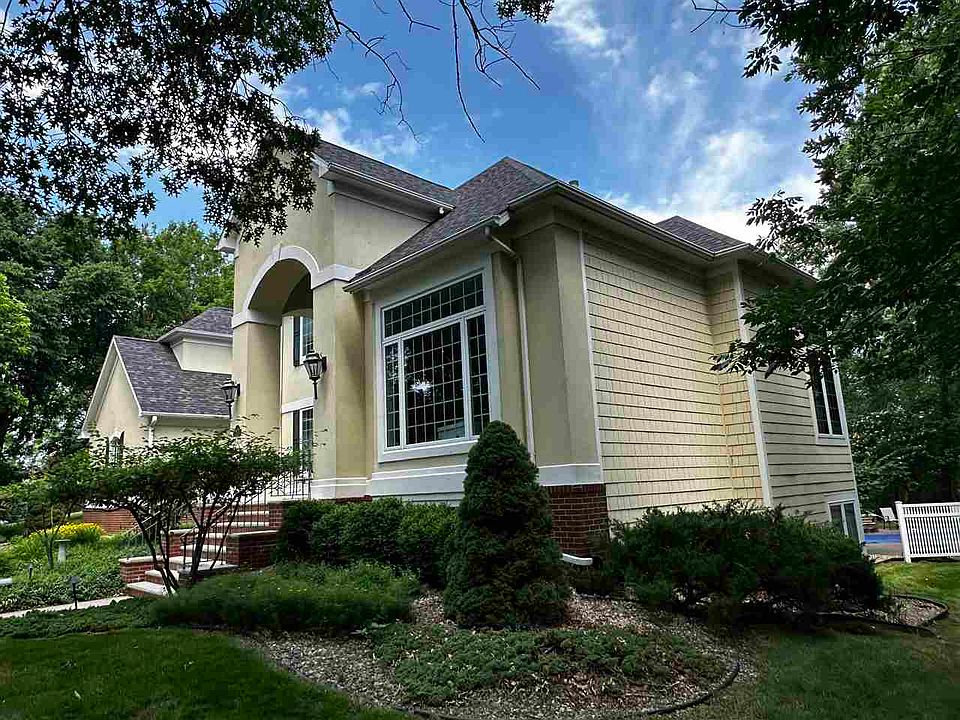 2nd image of 3686 Forest Gate Dr NE
