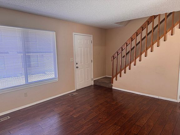 3rd image of 1981 Mineola Ct APT B