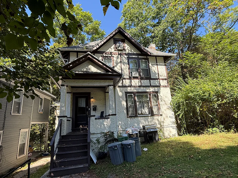 132 University Ave