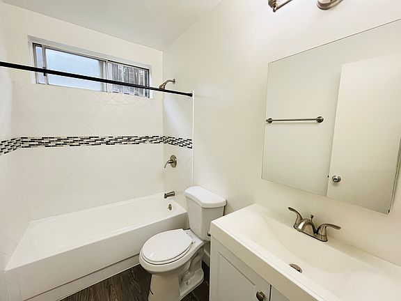 4th image of 5303 Newcastle Ave #15