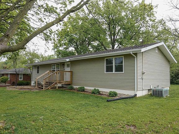 3rd image of 62 Lucinda Dr