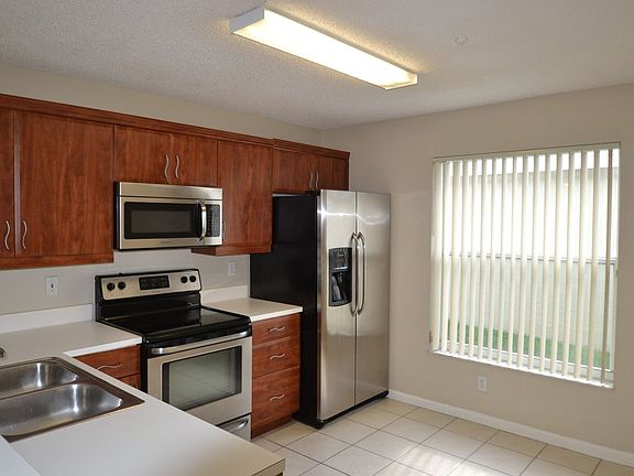 3rd image of 2941 SW 179th Ave