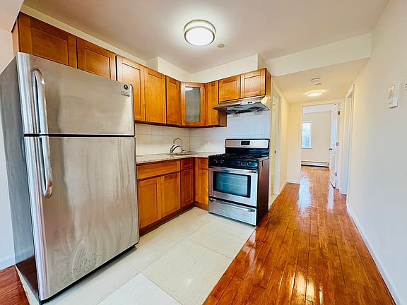 4th image of 114 Bay 49th St #4
