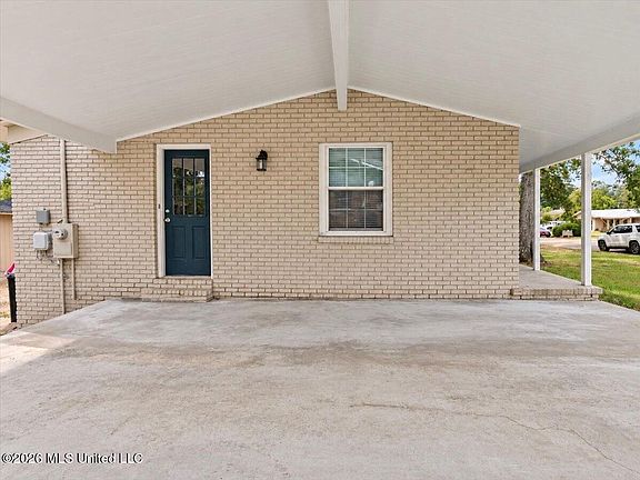 5th image of 3615 Hood Dr
