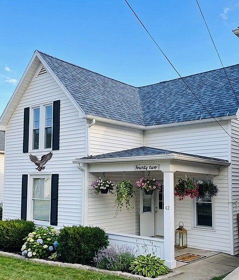 1st image of 42 Thompson Ave