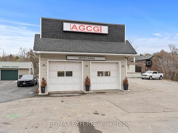 2nd image of 142 King St E