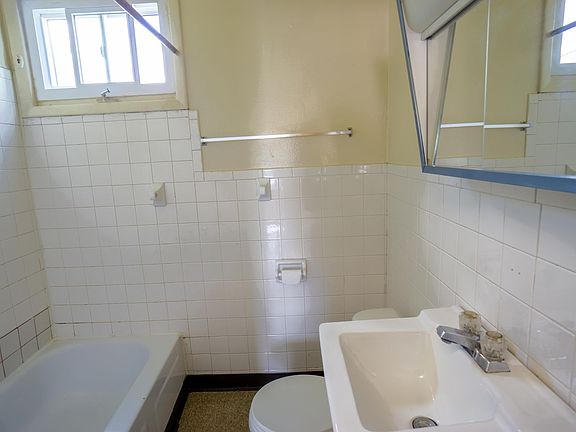 5th image of 120 Dell St #1