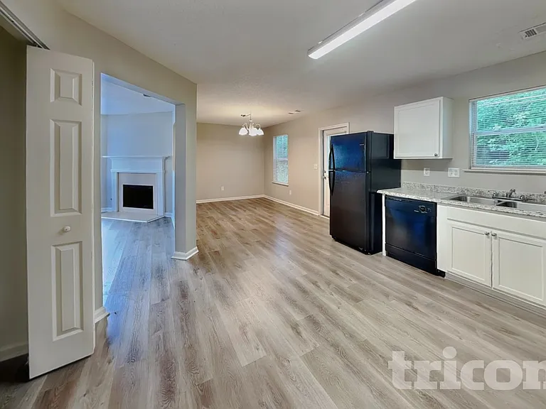 1104 Saint Phillips Ct — Photo 5