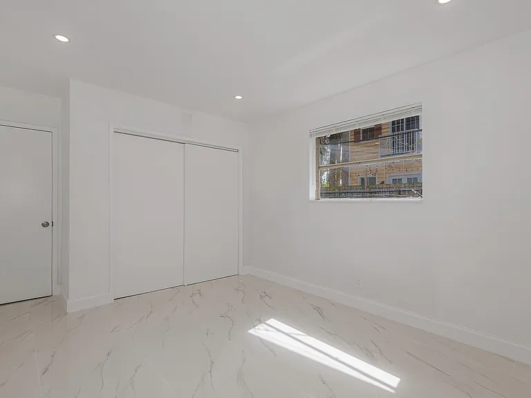 425 SW 18th Ave #425 — Photo 14