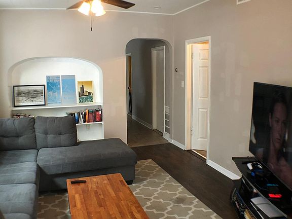 3rd image of 1752 W Melrose St APT 1