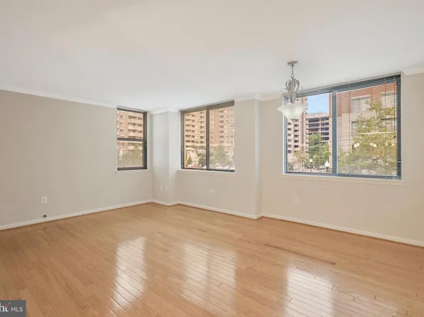 3830 9th St N #203W, Arlington, VA 22201