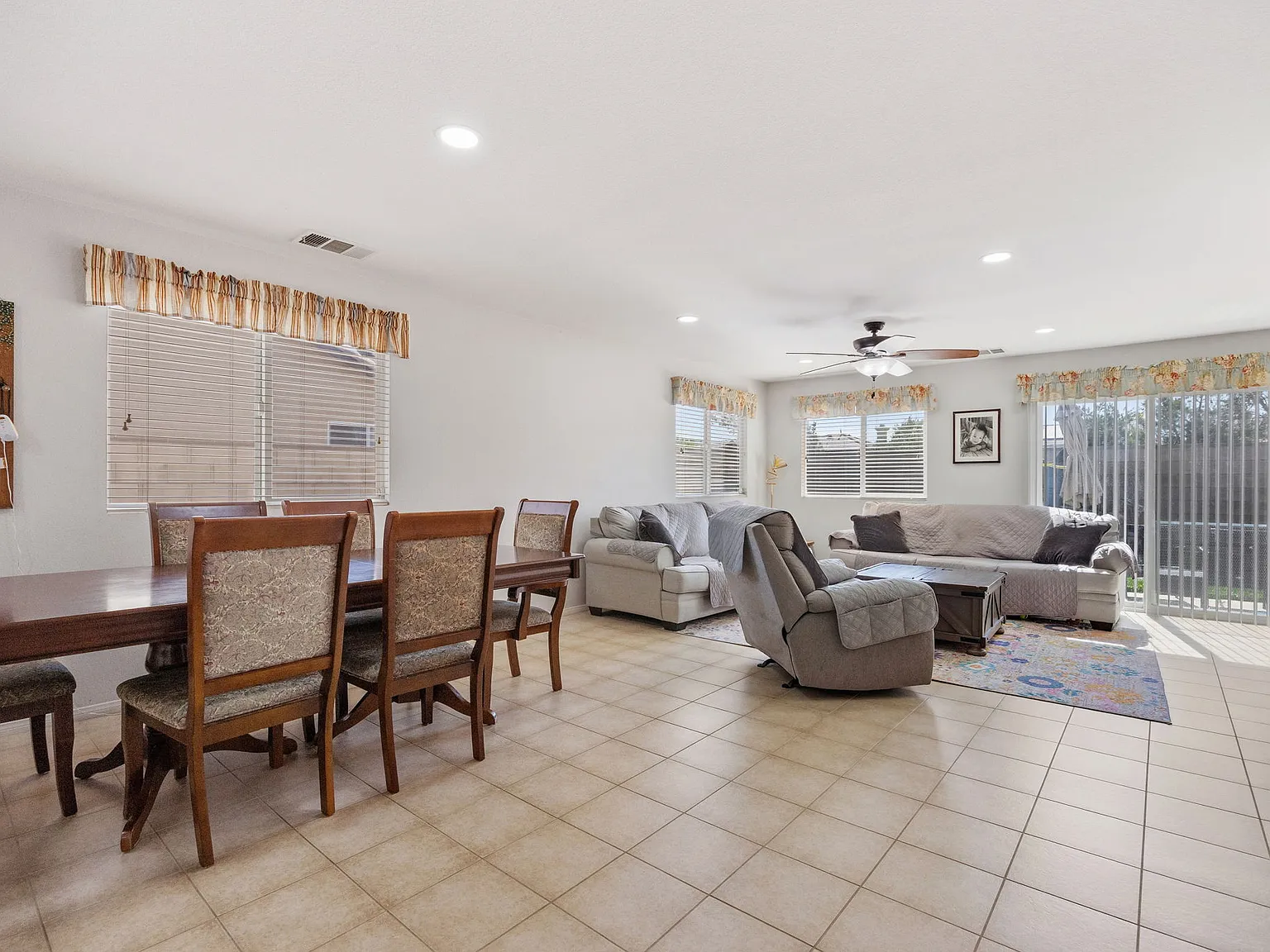 3 bed, 1853 sqft, $2,900 — Photo 2