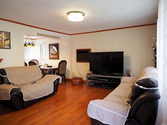 5th image of 1383 Blossom St