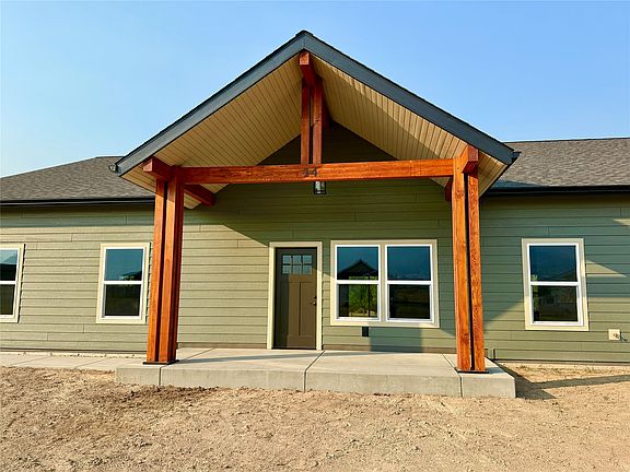 3rd image of 14 Moccasin Ln