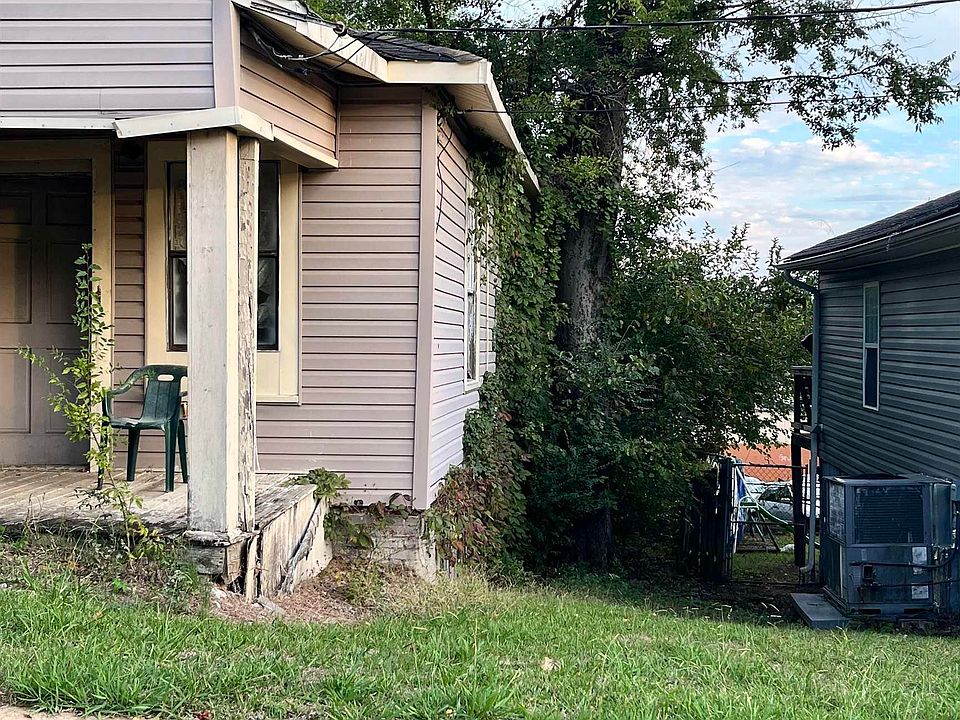 2nd image of 2423 31st St