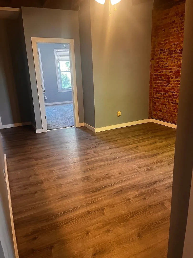 211 E Frederick St — Photo 4