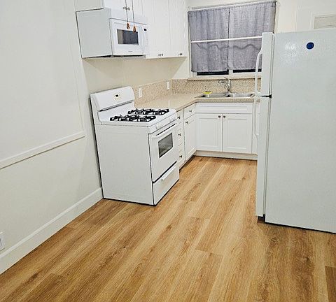 5th image of 224 E Elmwood Ave #G
