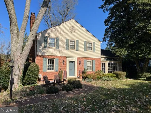 6015 Woodacres Dr, Bethesda, MD 20816