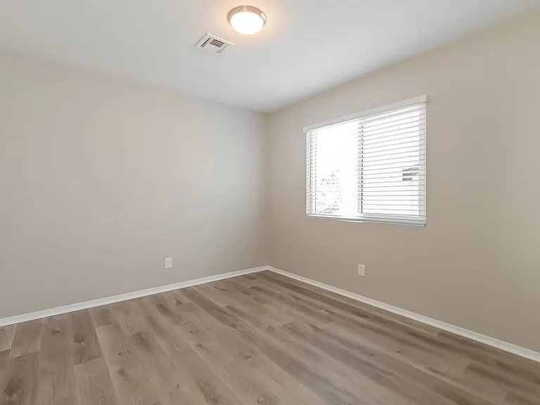 526 Dutchman Ave — Photo 15