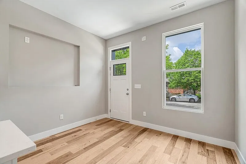 1 bed, 1.0 bath, $995 — Photo 4