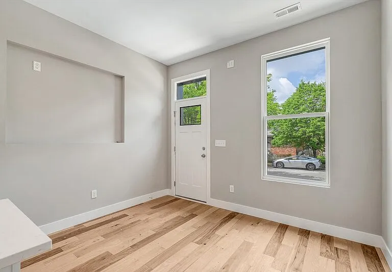 3324 Michigan Ave — Photo 4