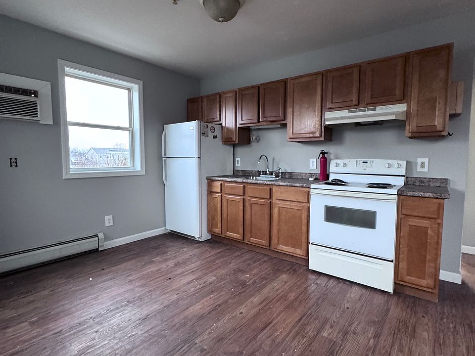 1st image of 126 Vine St APT 17