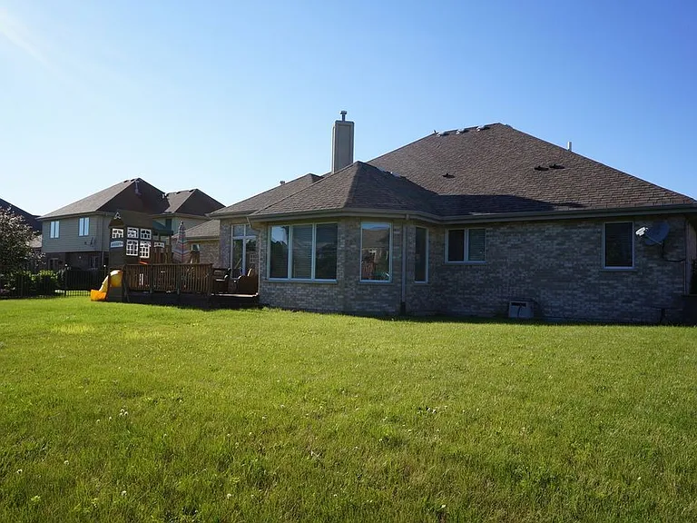 8566 Huckins Dr — Photo 26