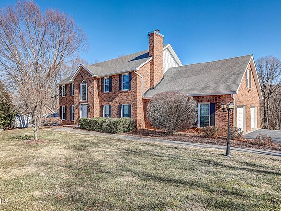 3rd image of 4322 Summerfield Dr