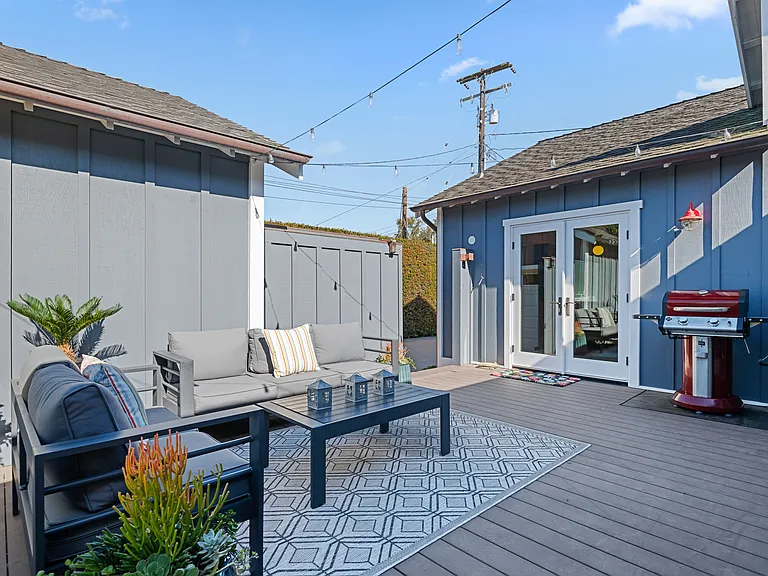 1093 Holly Ave — Photo 23