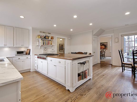 Kitchen / Breakfast Room
