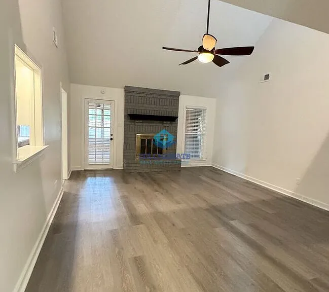 8070 Farmingdale Rd — Photo 12