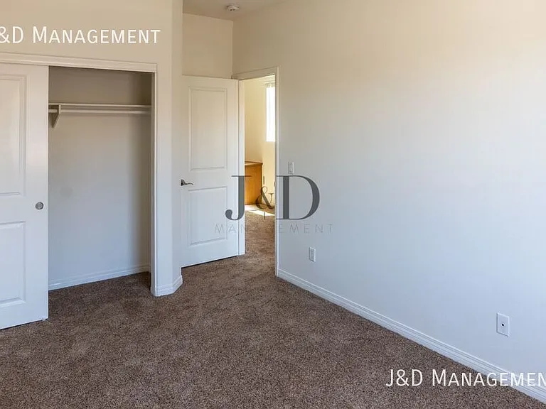 3150-3170 Bancroft Dr — Photo 25
