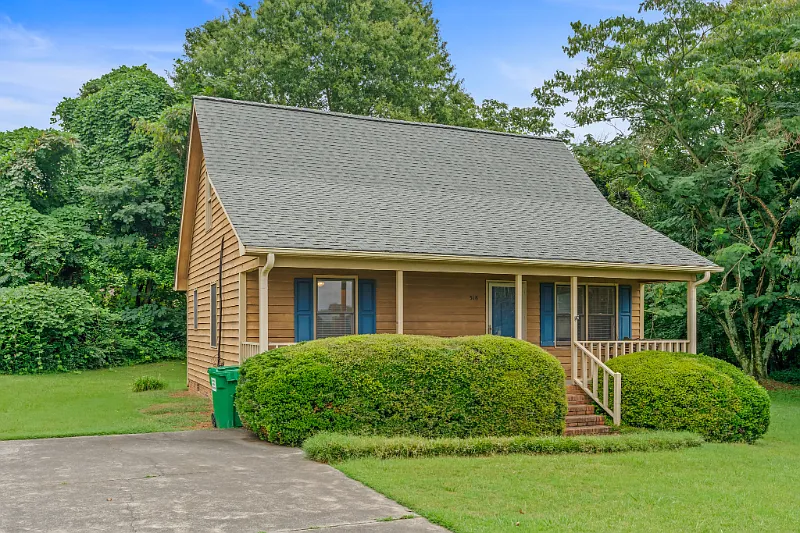 3Bd/2Ba in Downtown King — Photo 2