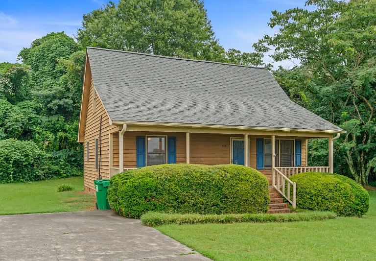 318 W Dalton Rd — Photo 2