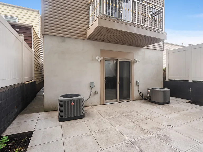 88 Poplar St #1 — Photo 10