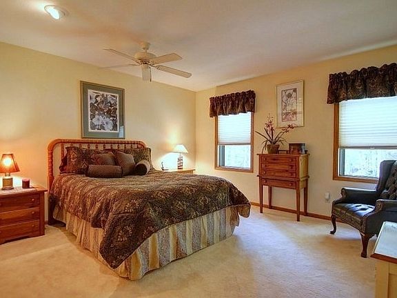 2nd image of 5826 Schumann Dr