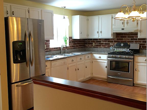 4th image of 38 Regalwood Dr.