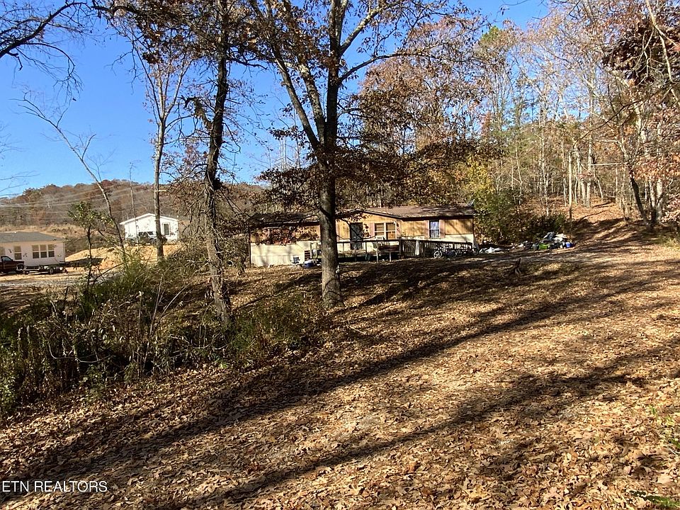 2nd image of 129 Brackett Hill Ln