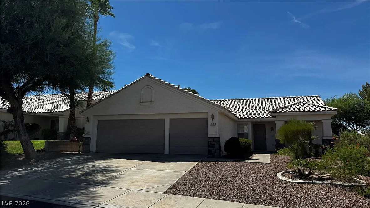 3 bed, 2.0 bath, 1266 sqft, $2,098 — Photo 1