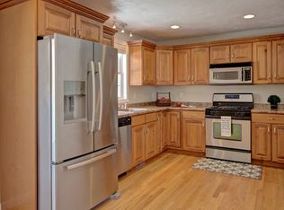 12 Foxhill Rd #B, Foxboro, MA 02035