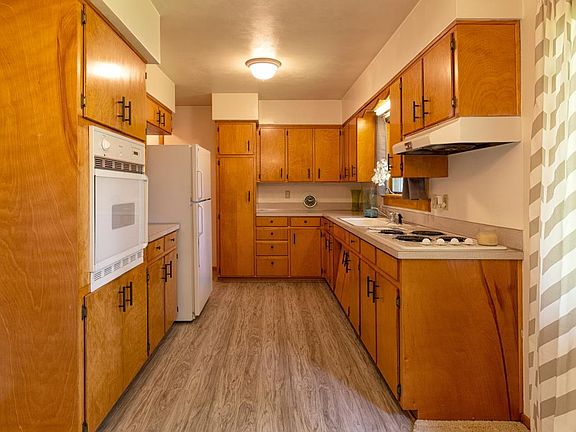 5th image of 2724 Saratoga Dr