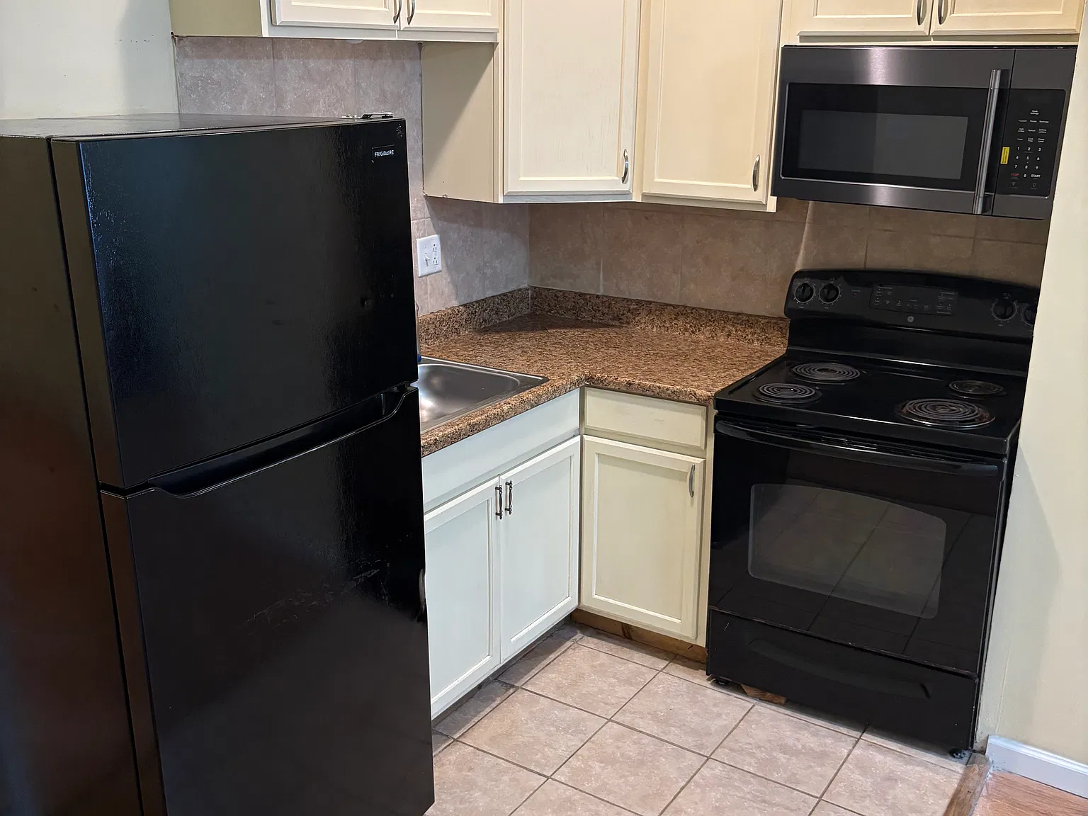 2 bed, 840 sqft, $1,275 — Photo 2
